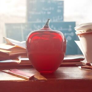 Willow Creek Glass Solid Red Apple Decorative Art Glass or Paperweight